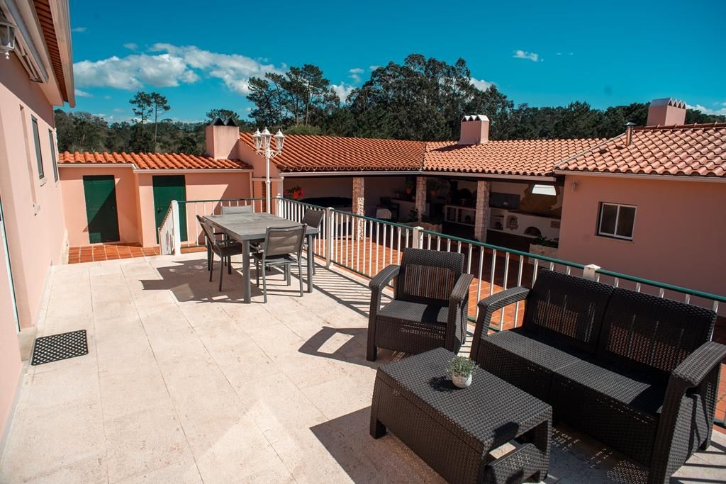 Rustic Portuguese countryside home with a charming garden, spacious patio, and cozy annexe – surrounded by rolling green hills and just 5 minutes from the coast.